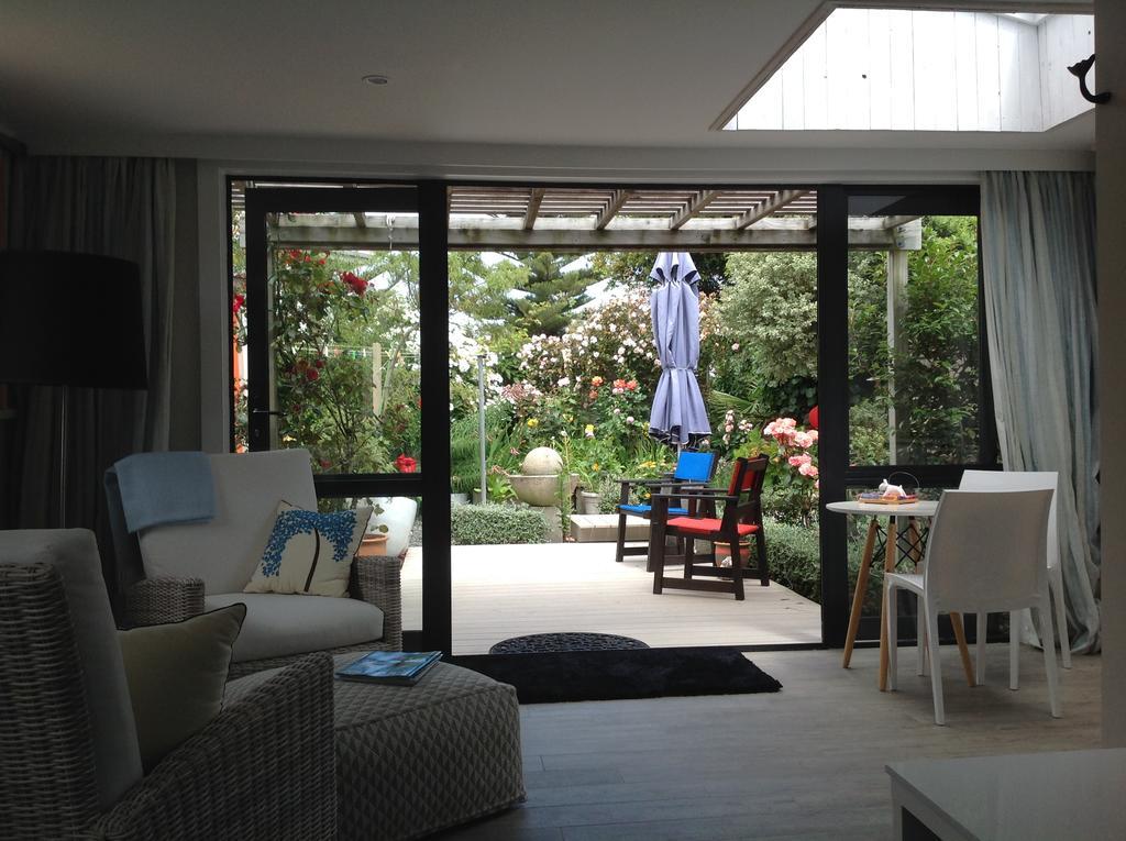 Top Floor Bed And Breakfast Paraparaumu Esterno foto